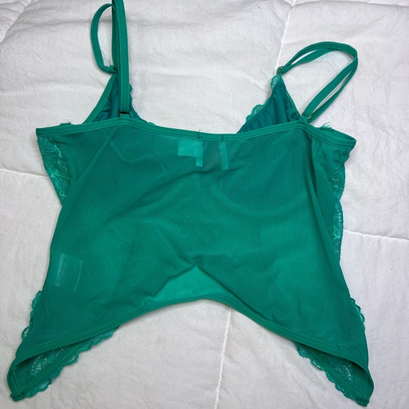 Green going out top - Picture 2 of 2